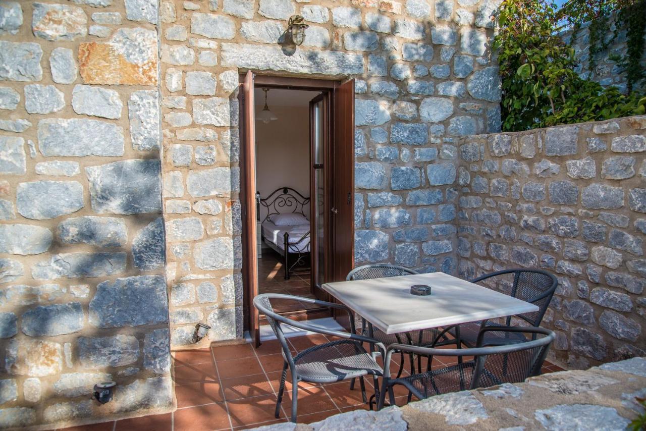 Ktima Petalea Villa ยีธิโอ ภายนอก รูปภาพ